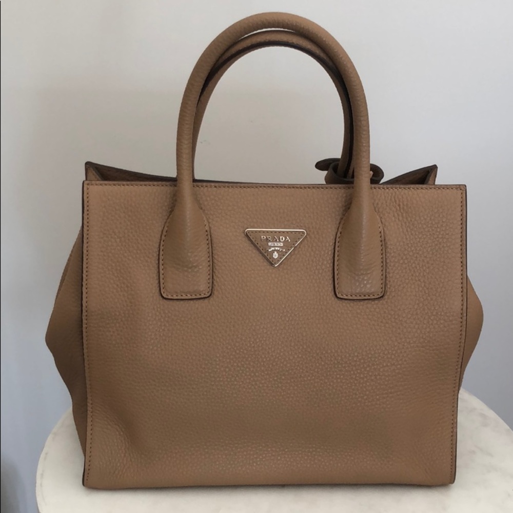 Authentic Prada Tote Vitello Daino Medium